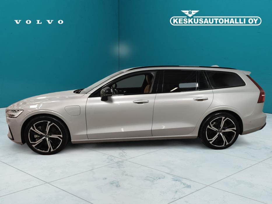 VOLVO V60 2025