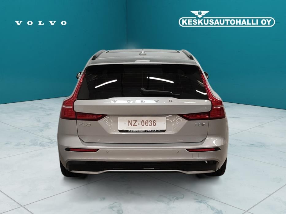 VOLVO V60 2025