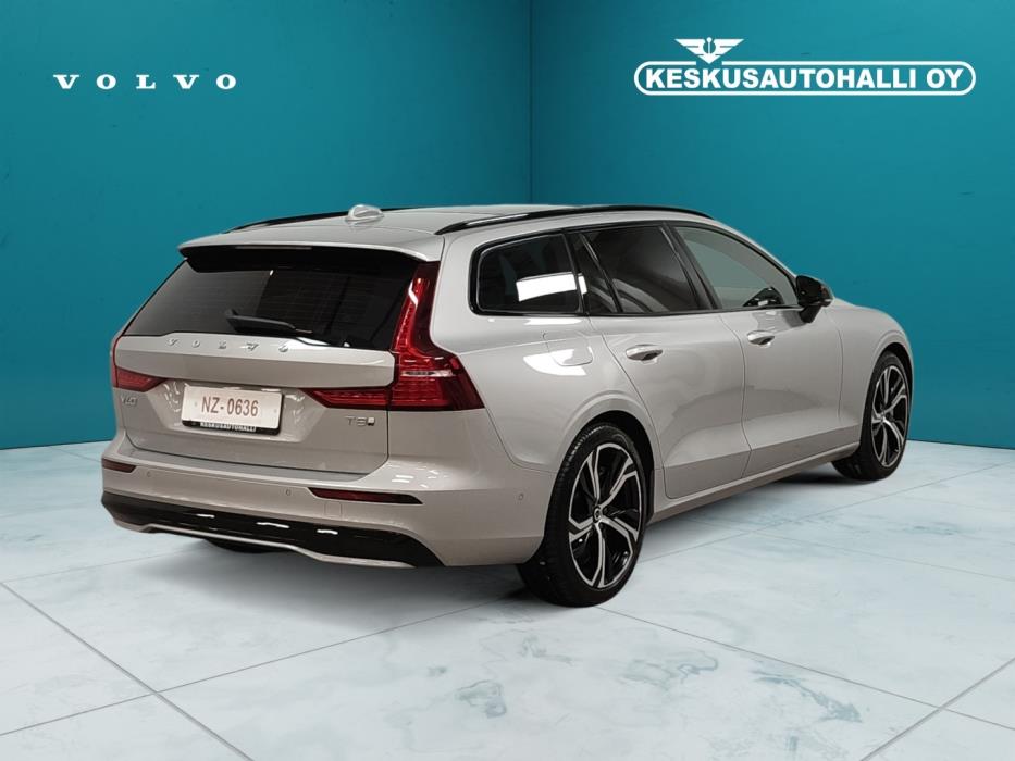 VOLVO V60 2025