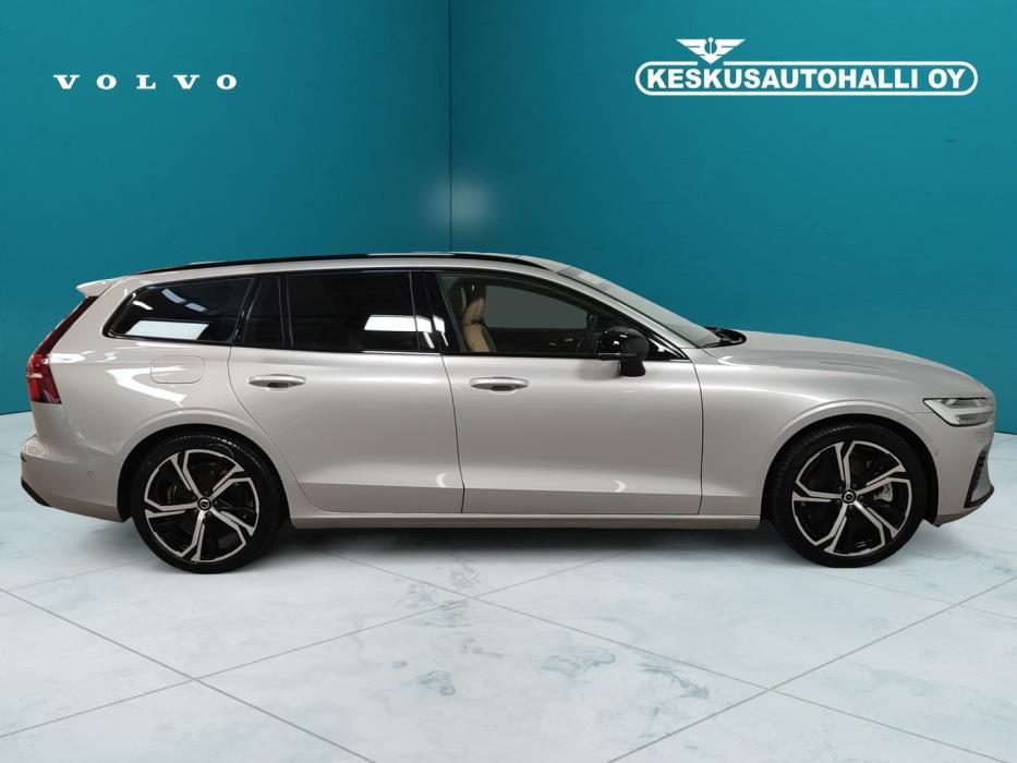 VOLVO V60 2025
