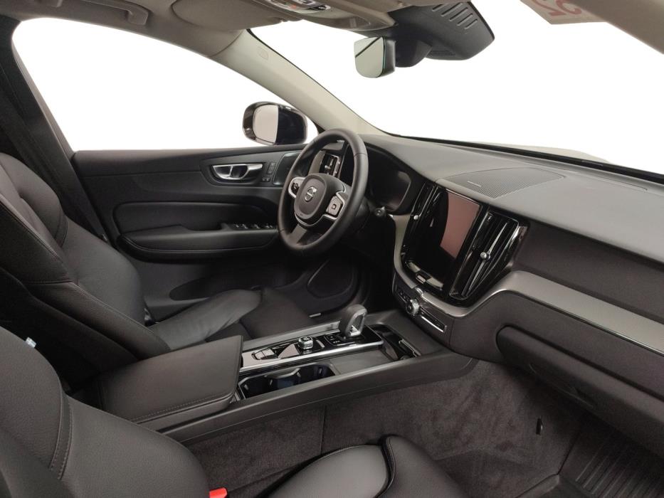 VOLVO XC60 2025