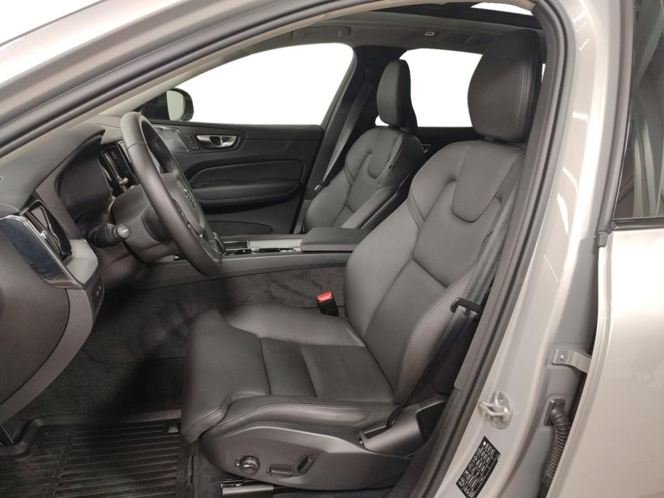 VOLVO XC60 2025