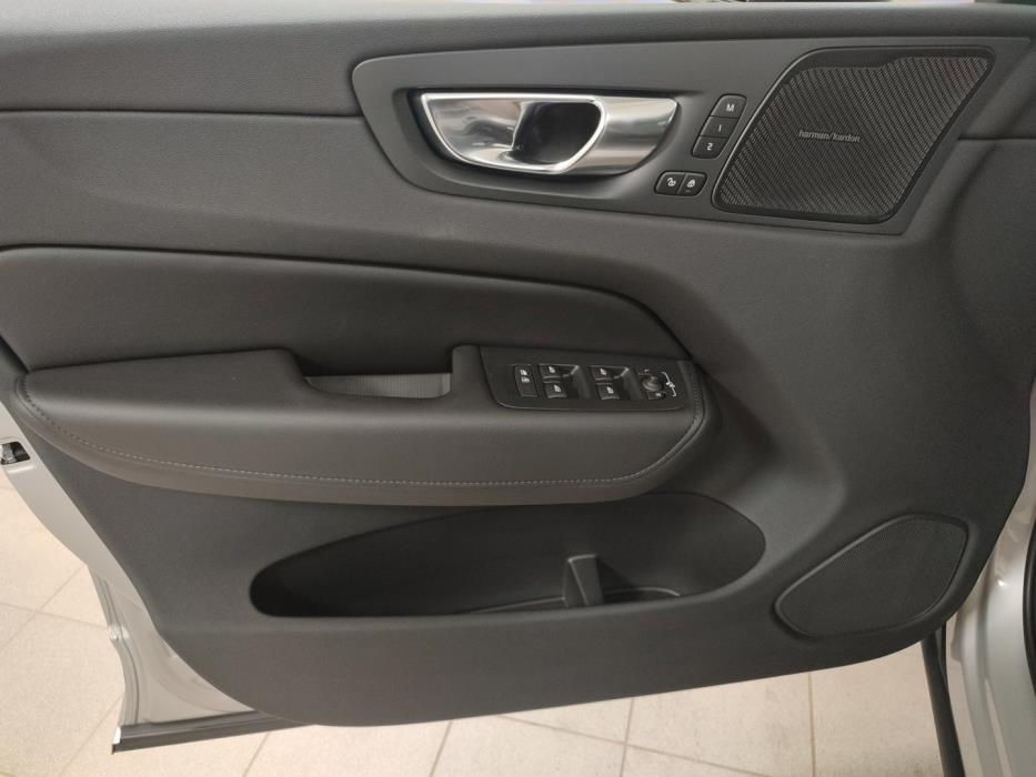 VOLVO XC60 2025