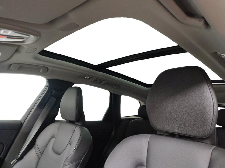VOLVO XC60 2025