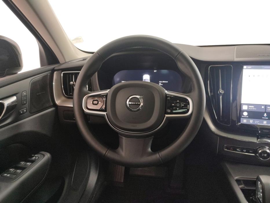 VOLVO XC60 2025