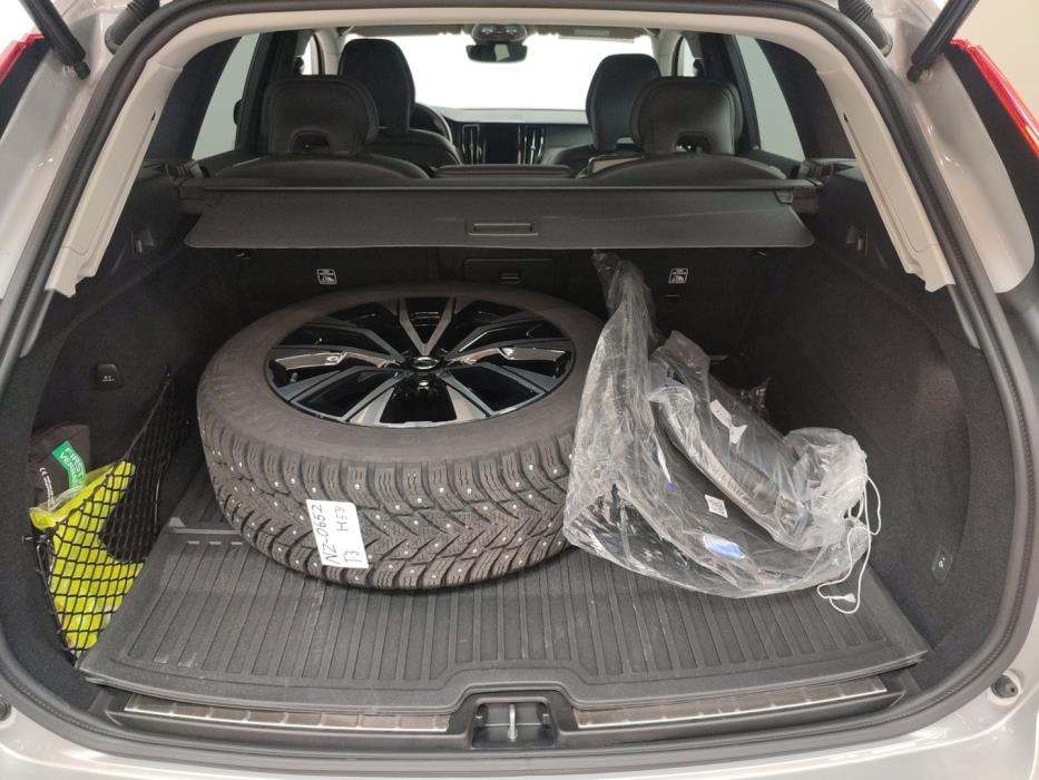 VOLVO XC60 2025