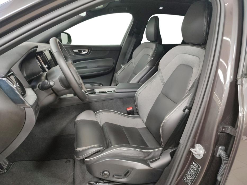 VOLVO XC60 2025