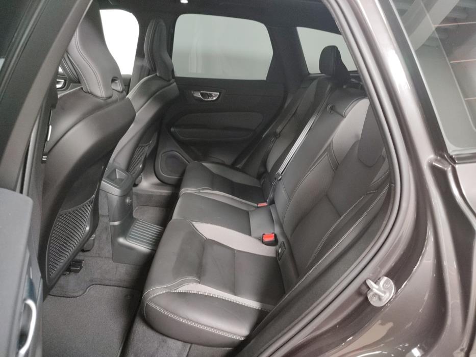 VOLVO XC60 2025