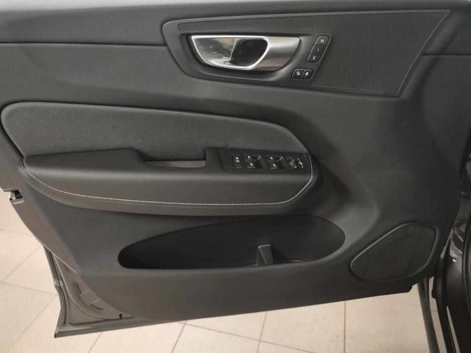 VOLVO XC60 2025