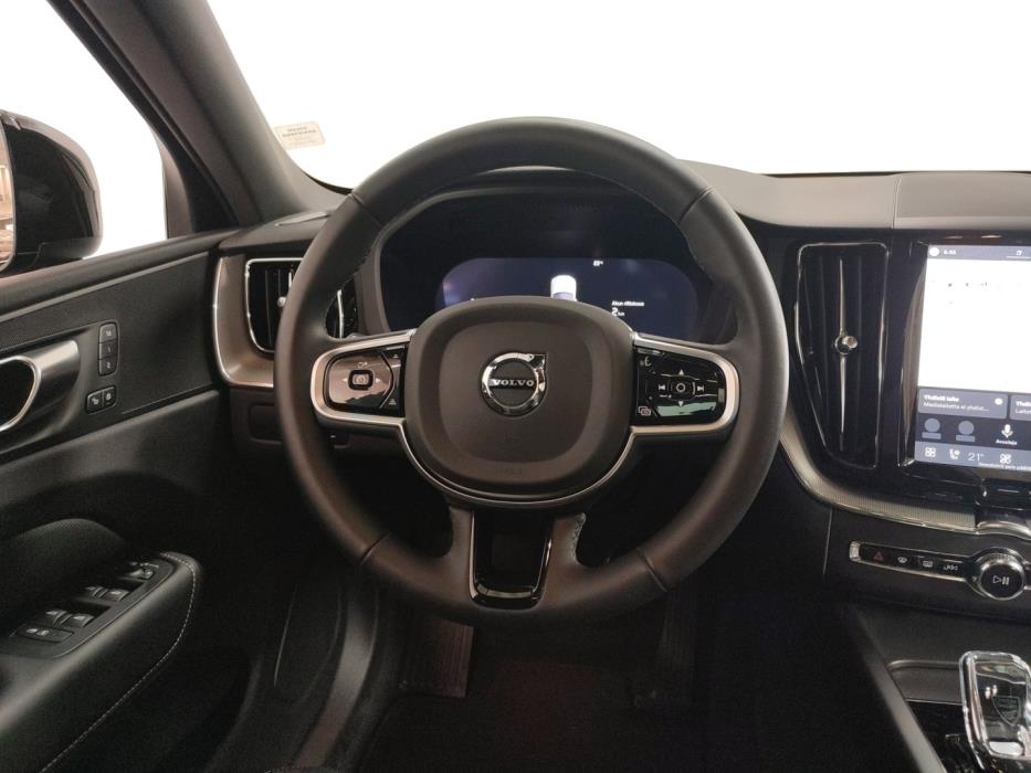 VOLVO XC60 2025