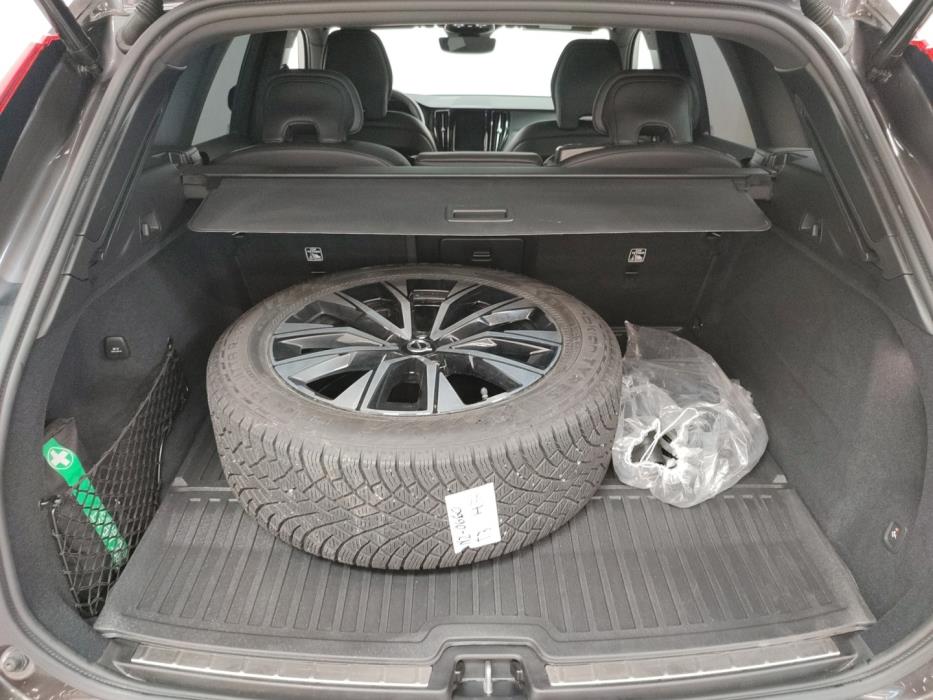 VOLVO XC60 2025