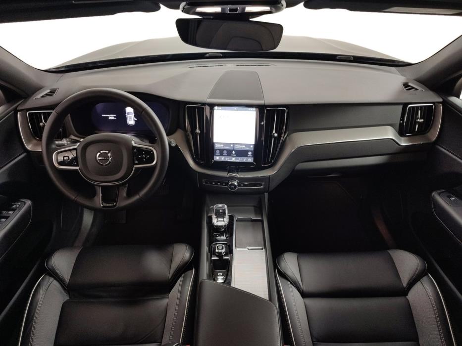 VOLVO XC60 2025
