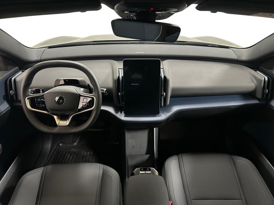 VOLVO EX30 2025