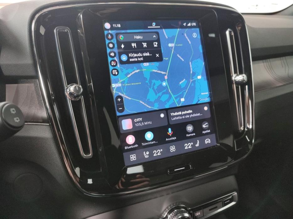 VOLVO EX40 2025