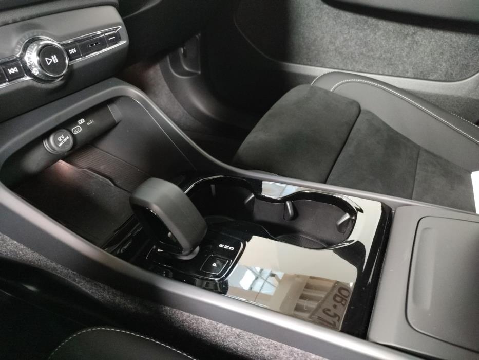 VOLVO EX40 2025