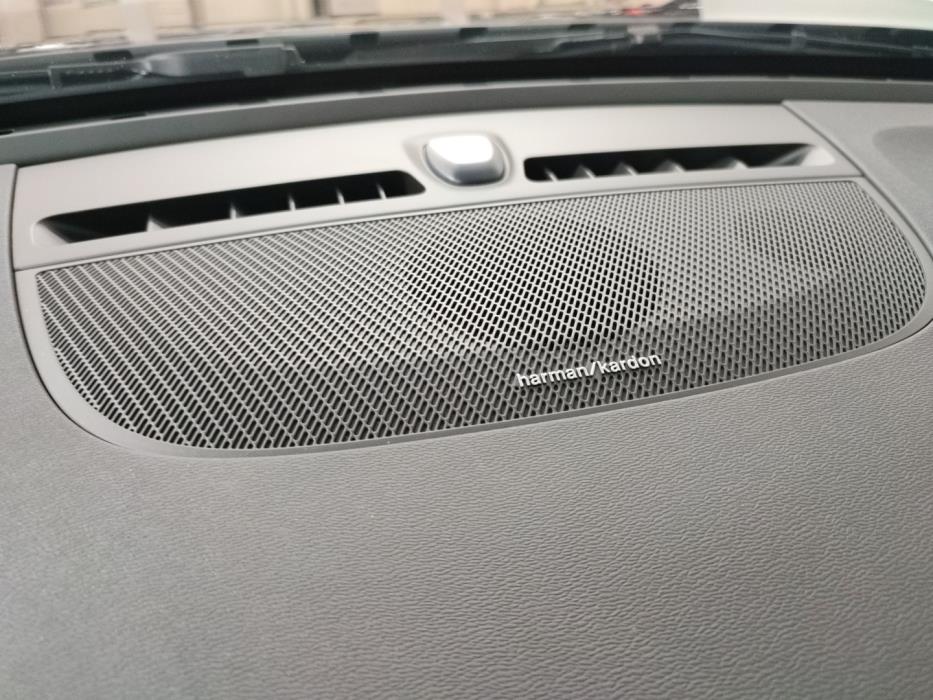 VOLVO EX40 2025