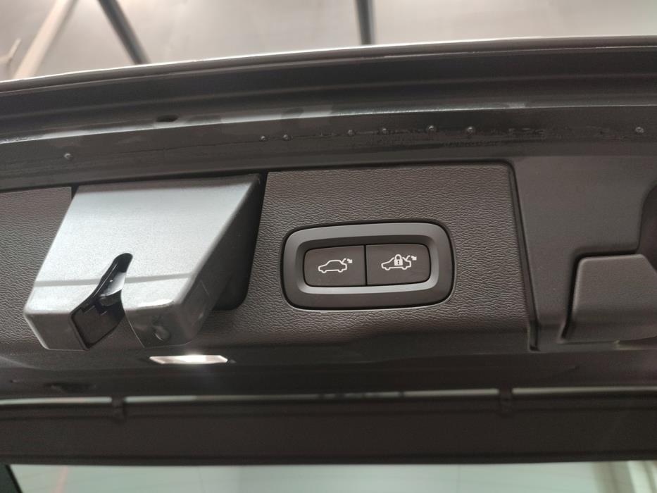 VOLVO XC60 2026