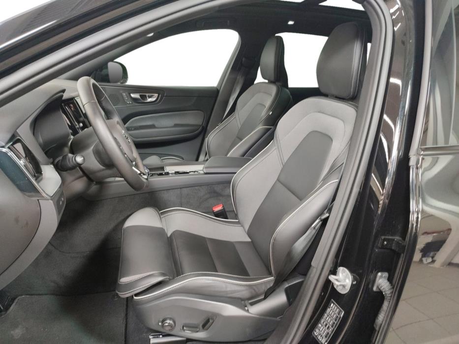 VOLVO XC60 2025