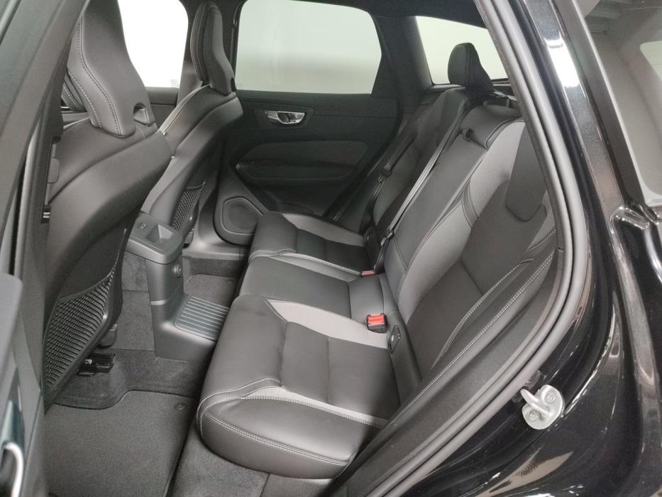 VOLVO XC60 2025