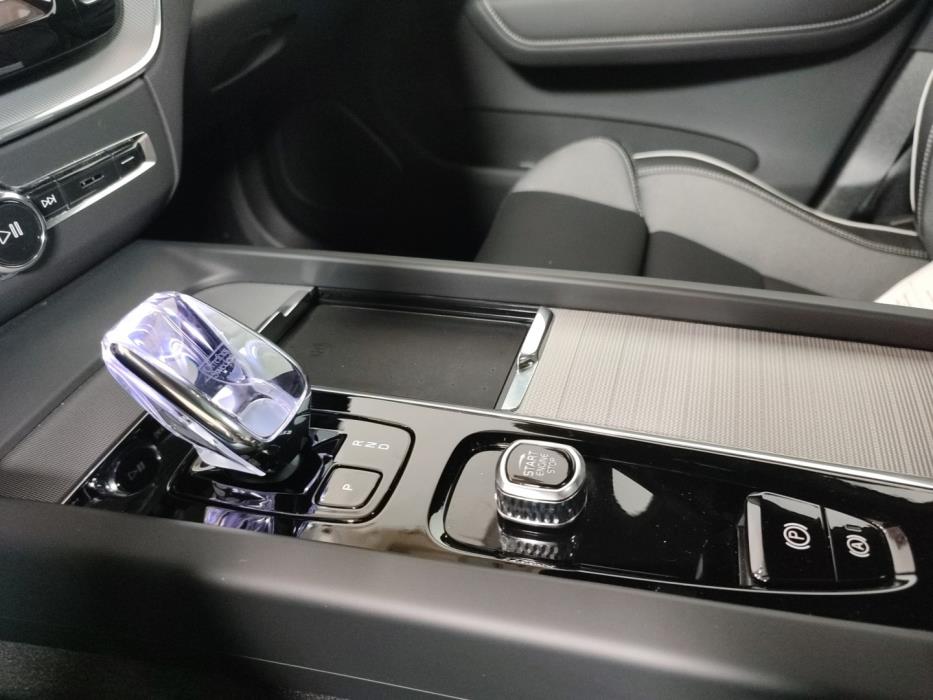 VOLVO XC60 2025