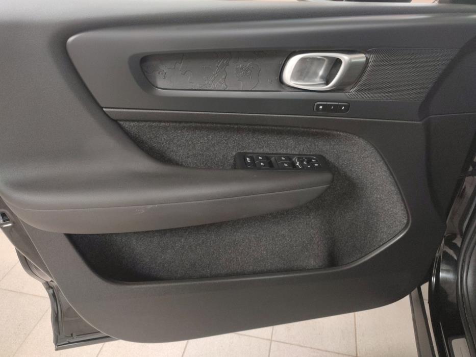 VOLVO EX40 2025