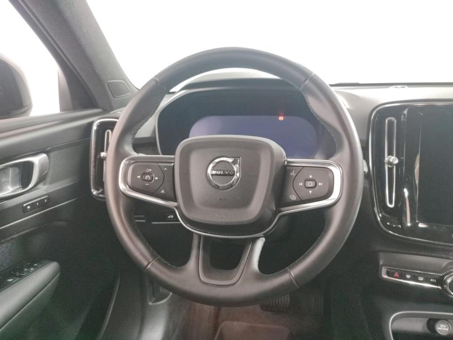 VOLVO EX40 2025