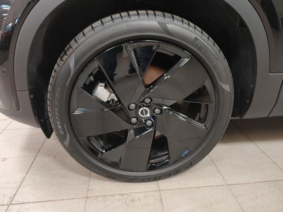VOLVO EX40 2025