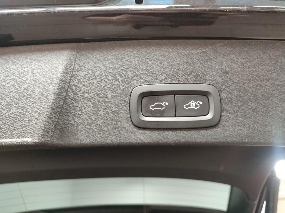 VOLVO EX40 2025