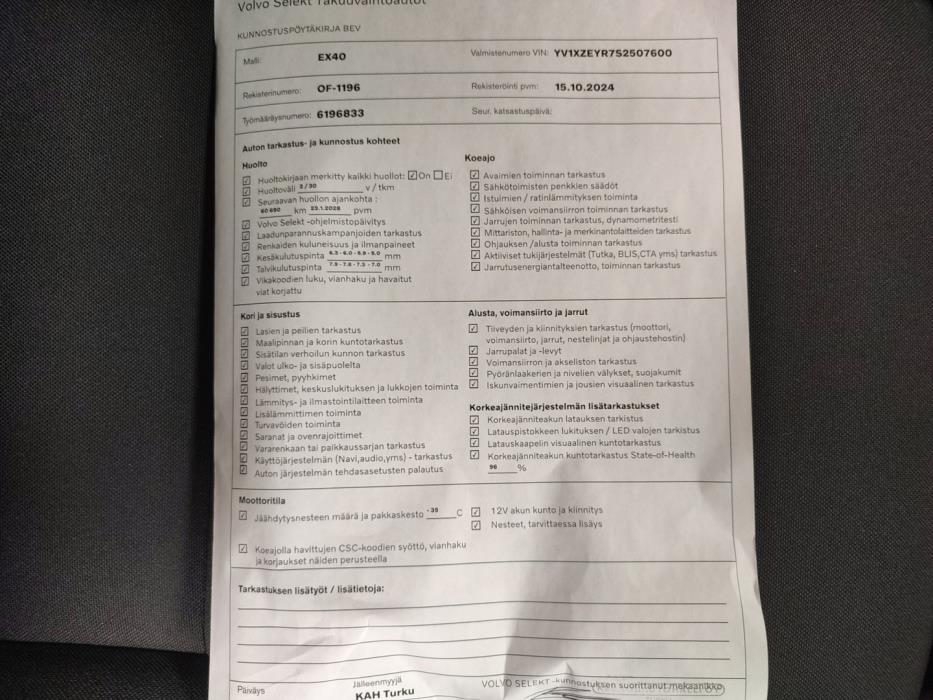 VOLVO EX40 2025