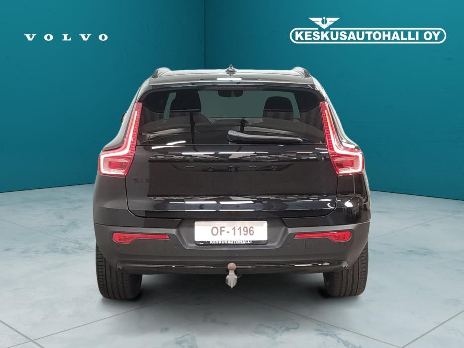 VOLVO EX40 2025