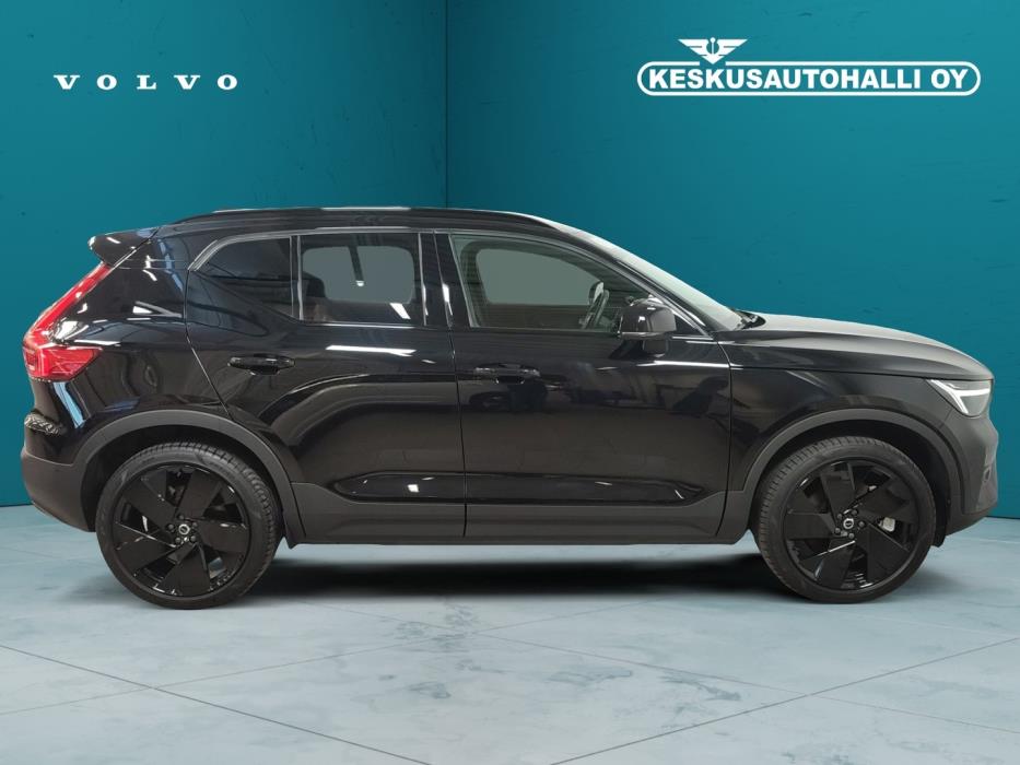 VOLVO EX40 2025