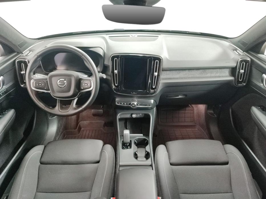 VOLVO EX40 2025