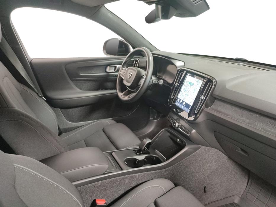 VOLVO EX40 2025