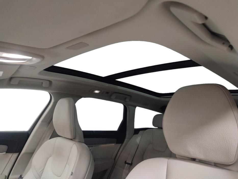 VOLVO V90 2025