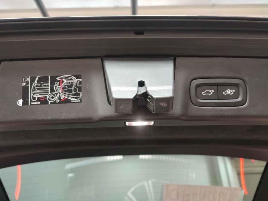 VOLVO V90 2025