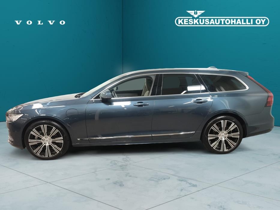 VOLVO V90 2025