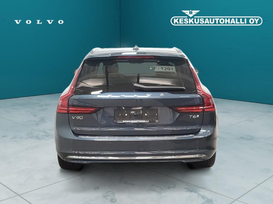 VOLVO V90 2025