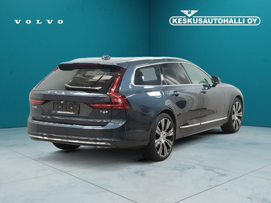 VOLVO V90 2025