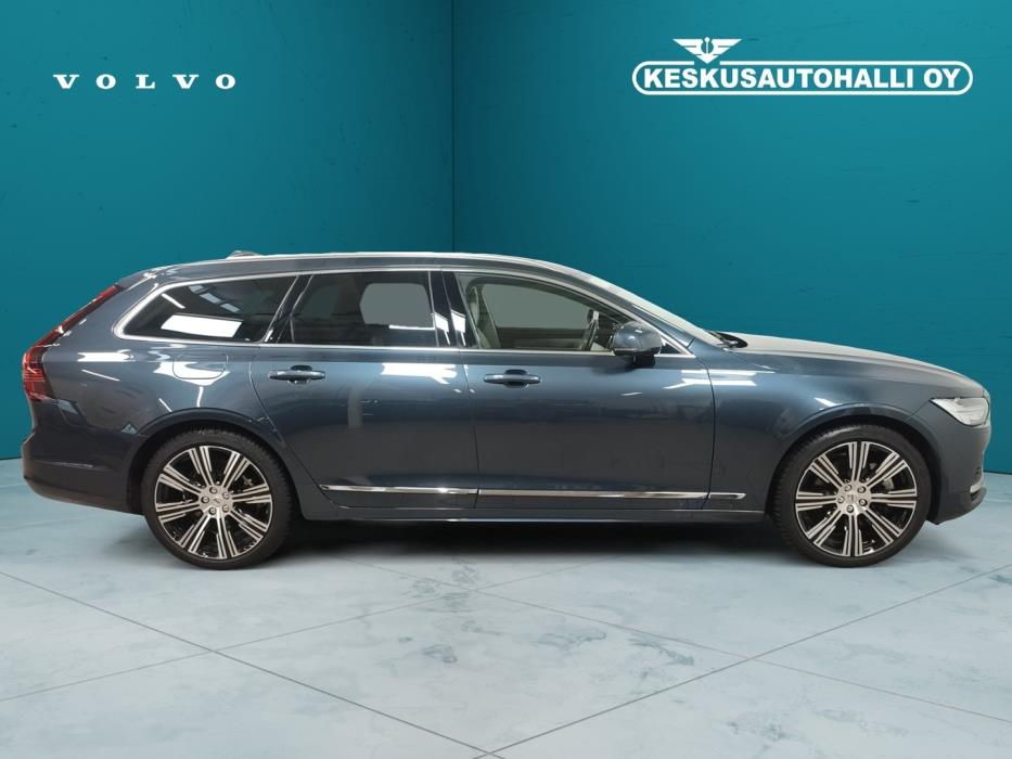 VOLVO V90 2025