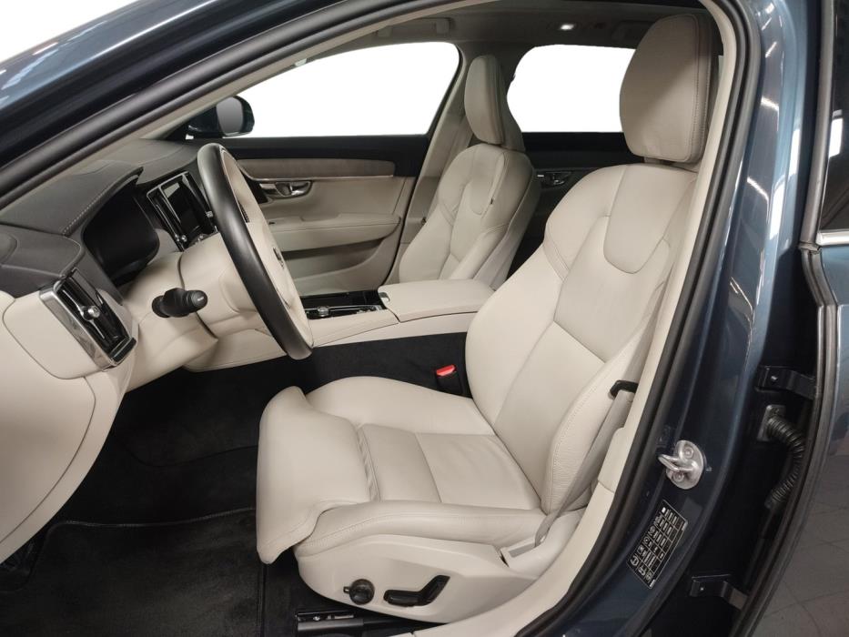VOLVO V90 2025