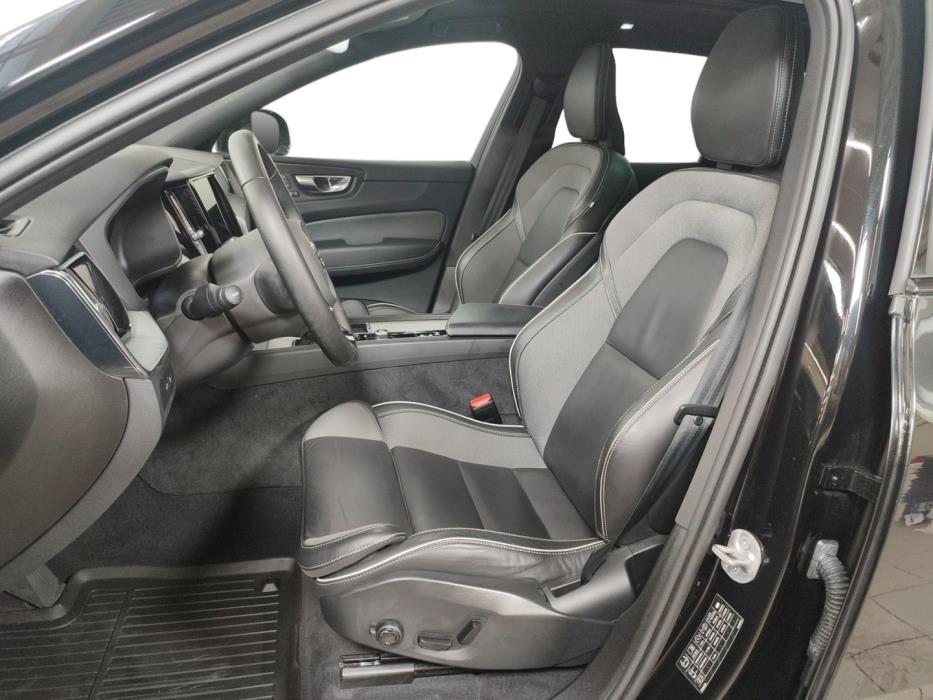 VOLVO XC60 2025