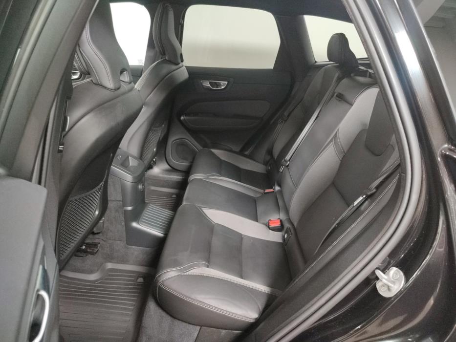 VOLVO XC60 2025