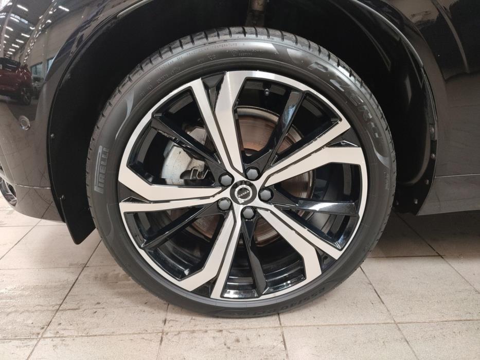 VOLVO XC60 2025