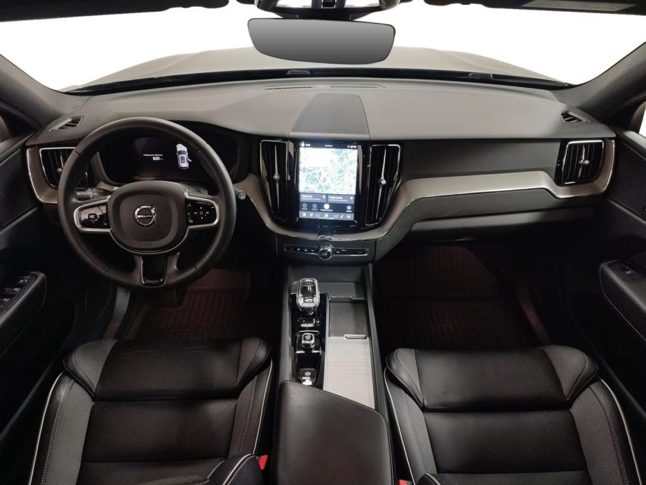 VOLVO XC60 2025