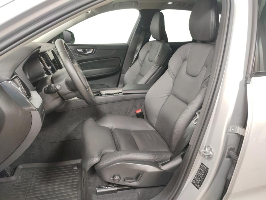 VOLVO XC60 2025