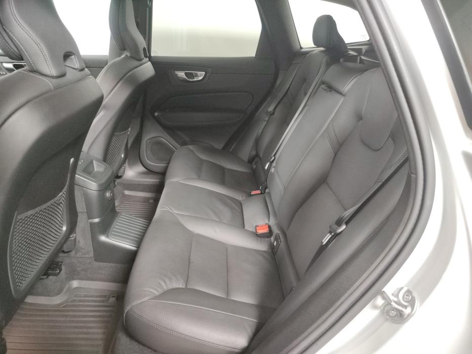 VOLVO XC60 2025