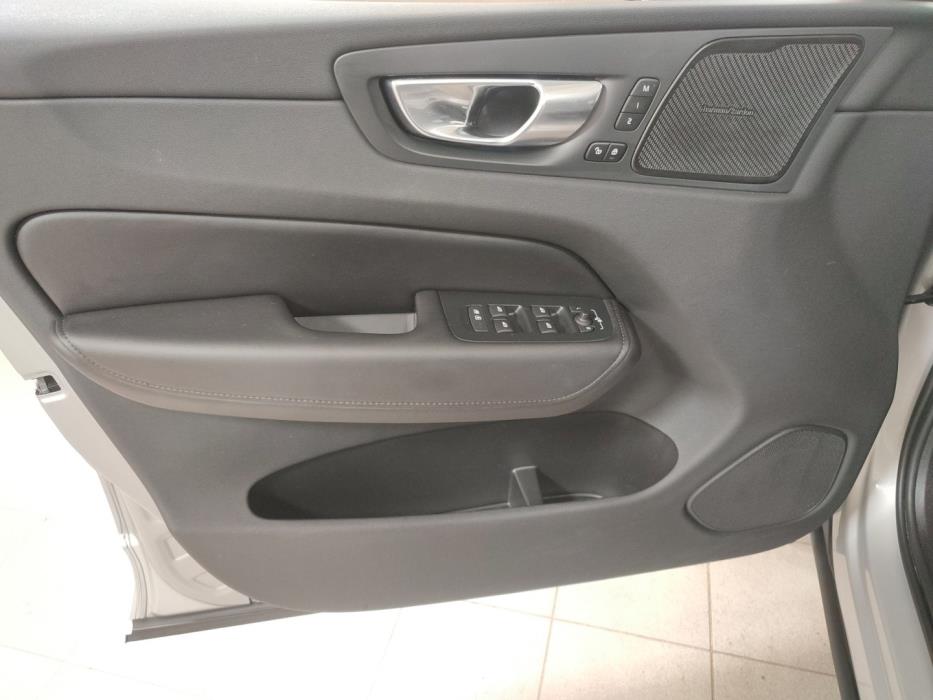 VOLVO XC60 2025