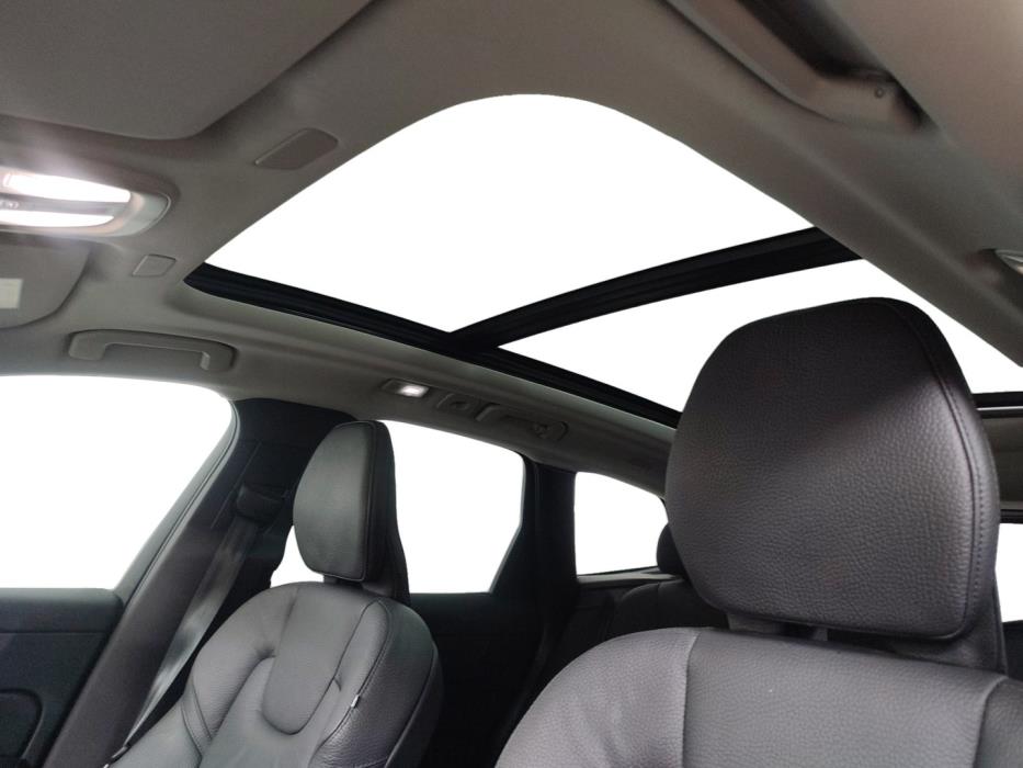 VOLVO XC60 2025