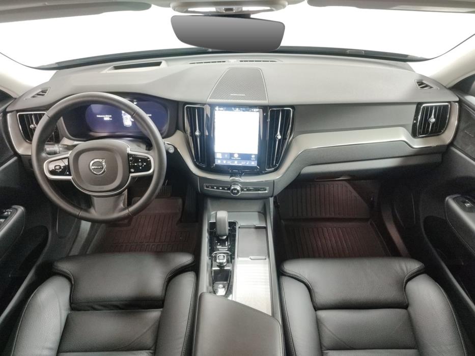 VOLVO XC60 2025