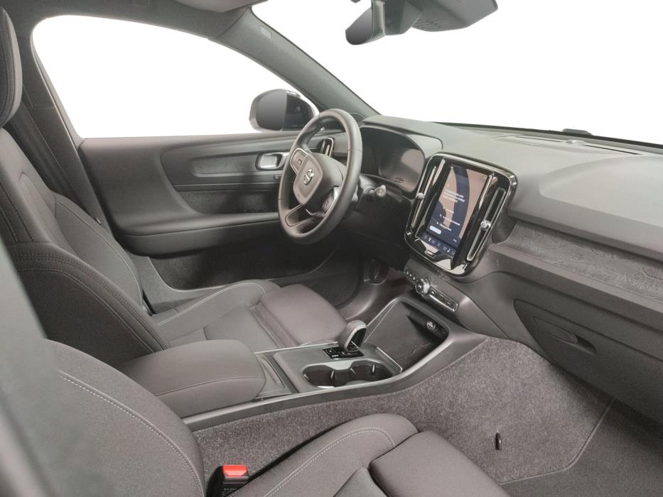 VOLVO EX40 2025
